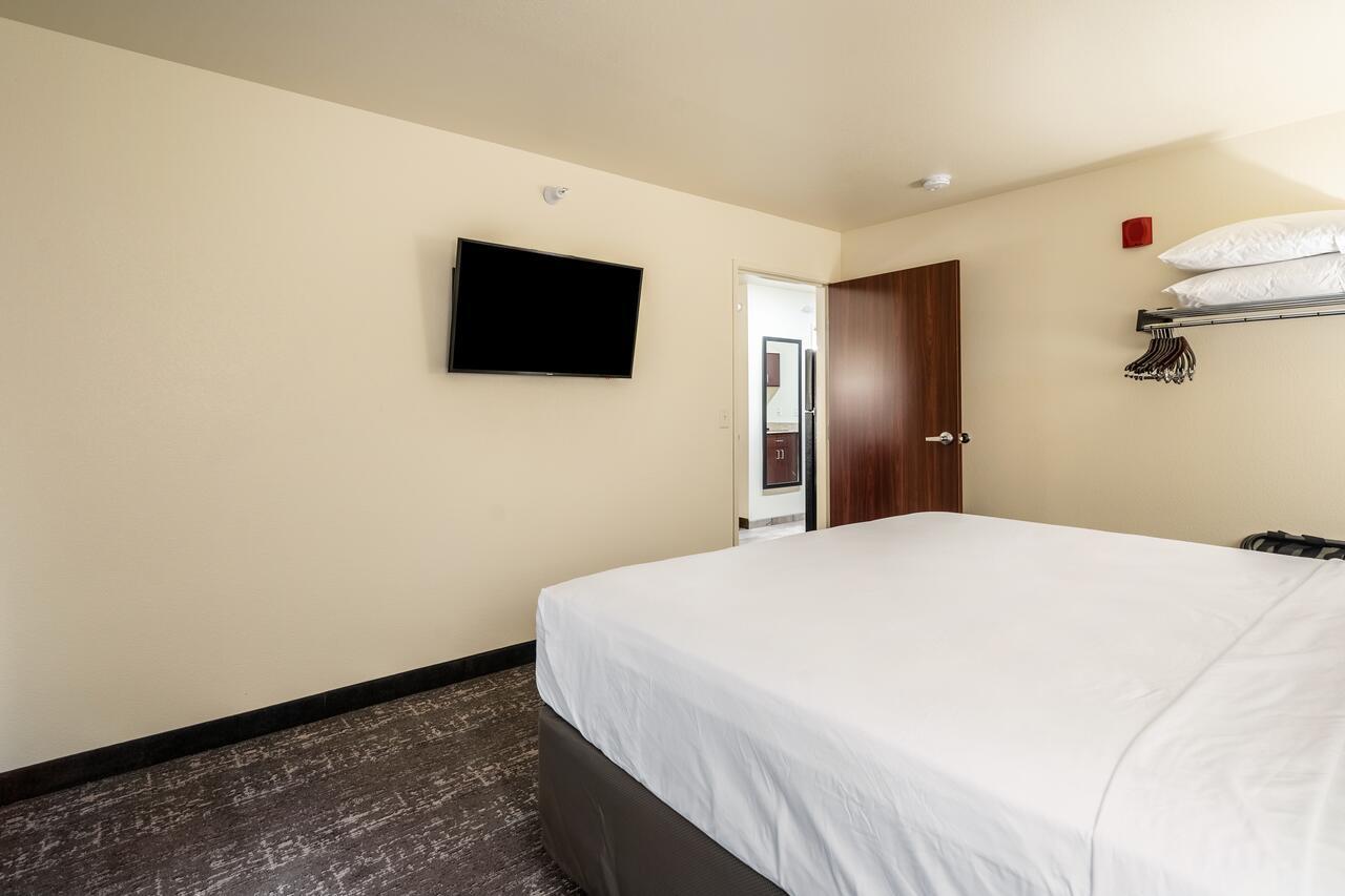 Cobblestone Inn & Suites - 克米特 外观 照片