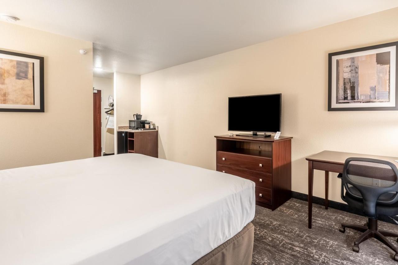 Cobblestone Inn & Suites - 克米特 外观 照片