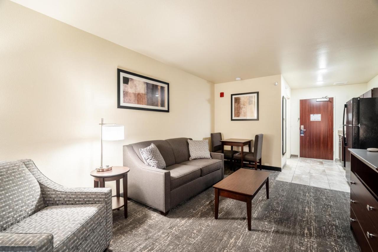 Cobblestone Inn & Suites - 克米特 外观 照片