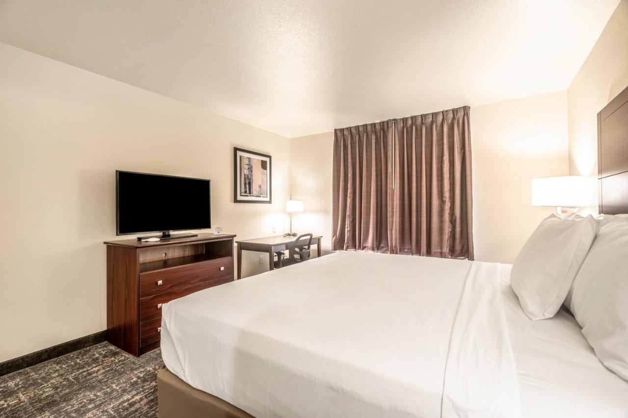 Cobblestone Inn & Suites - 克米特 外观 照片
